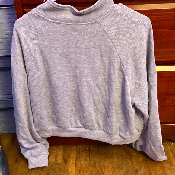 gray pullover - Picture 2 of 5